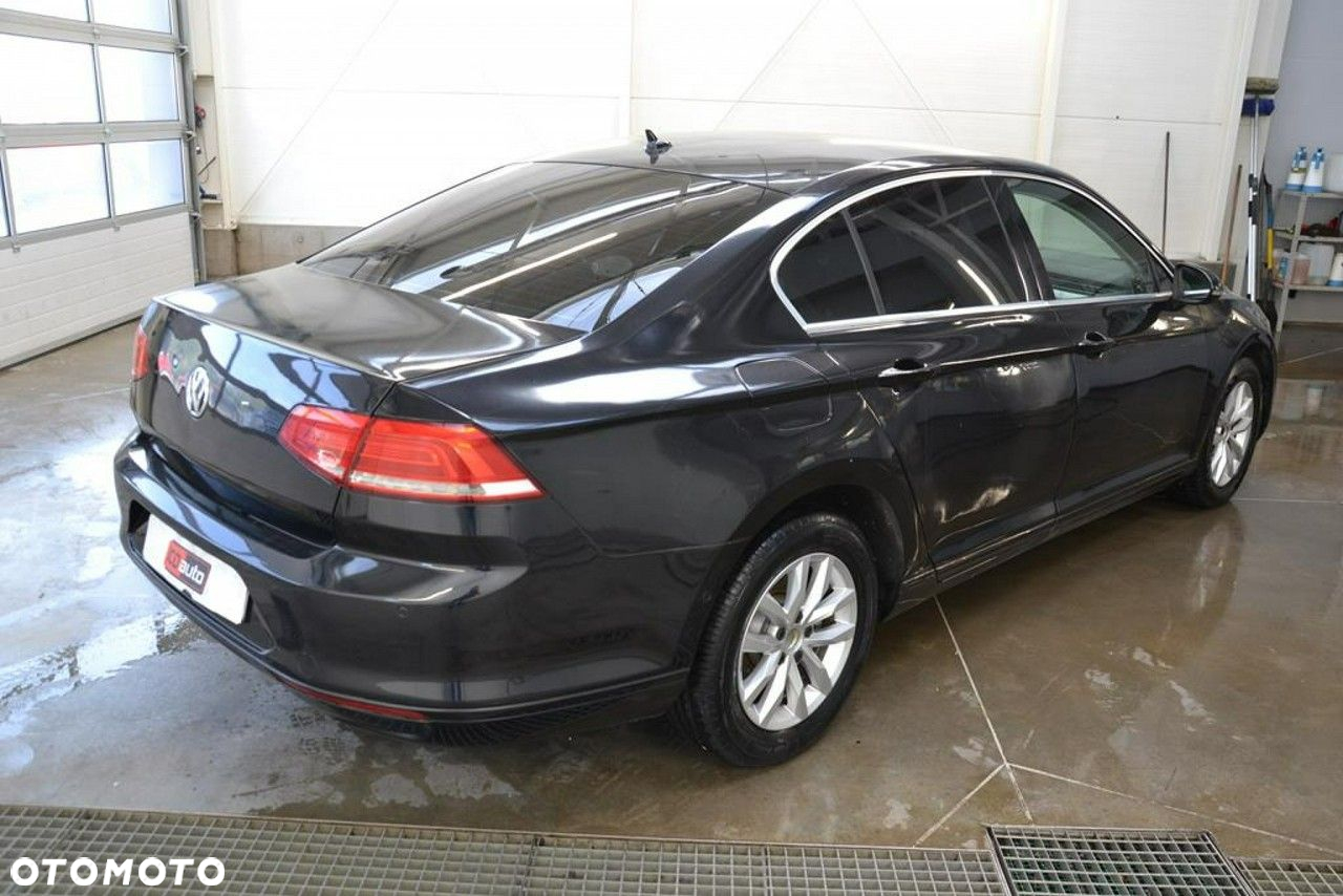 Volkswagen Passat - 7