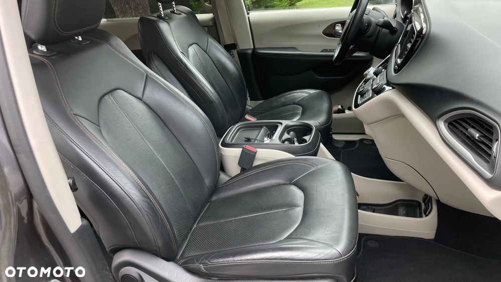 Chrysler Pacifica - 19