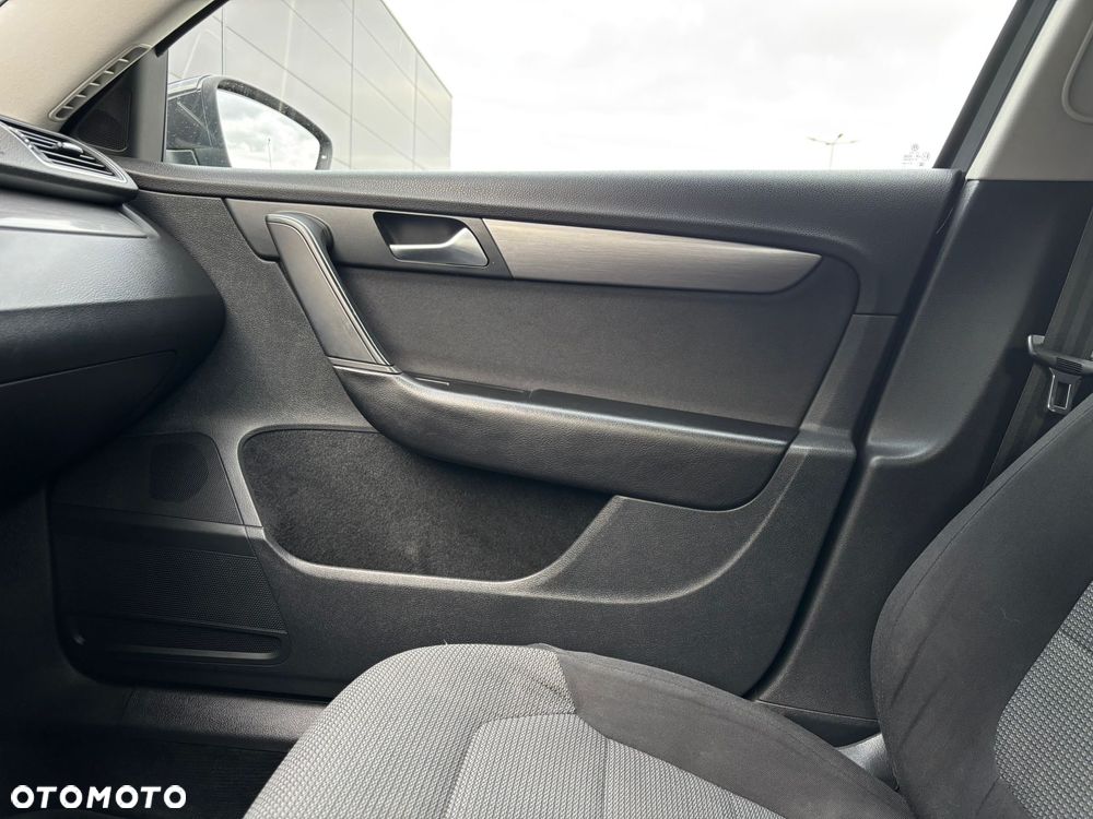 Volkswagen Passat 2.0 TDI Comfortline - 23