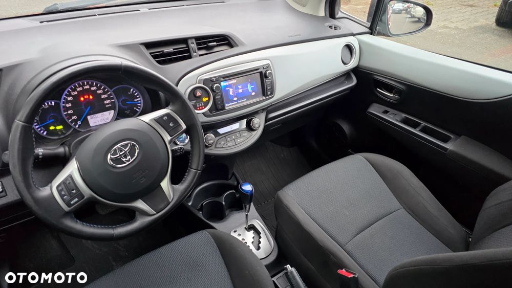 Toyota Yaris Hybrid 100 Sol - 15