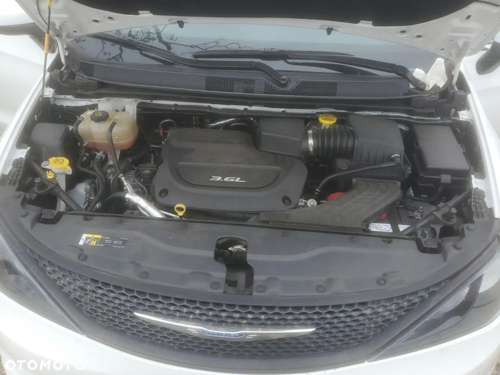 Chrysler Pacifica - 12