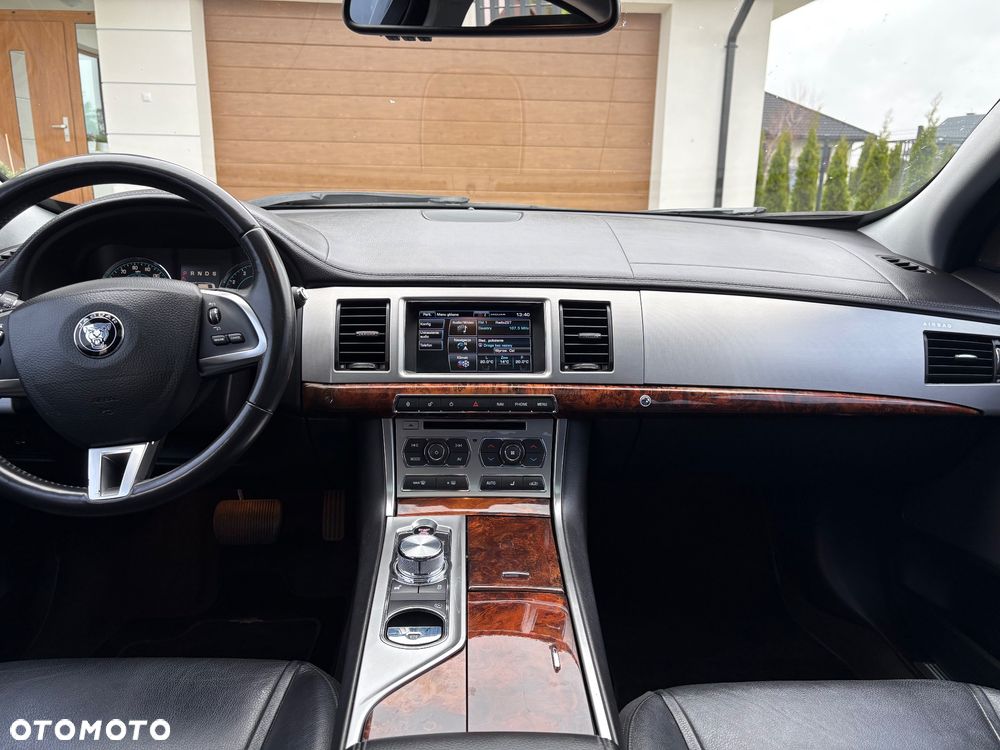 Jaguar XF 2.0 T Prestige - 10