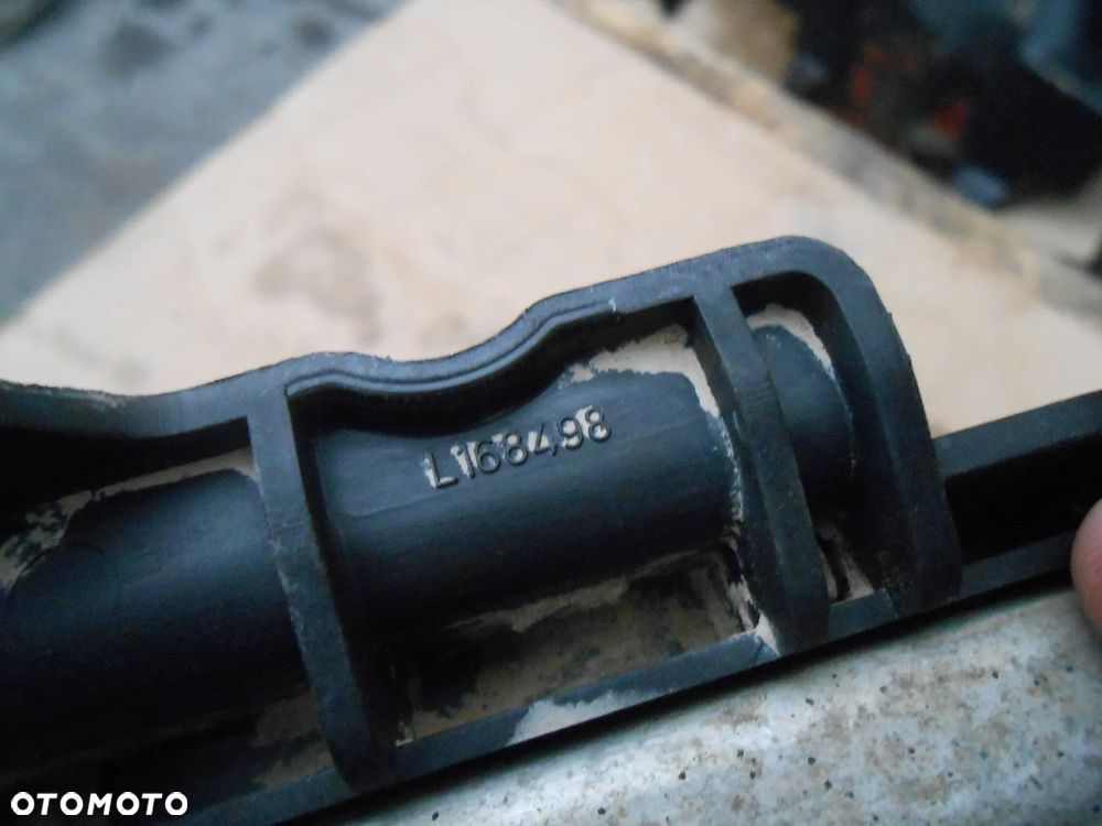 Szyna chłodnicy klimatyzacji L168498 John Deere 6920 - 1