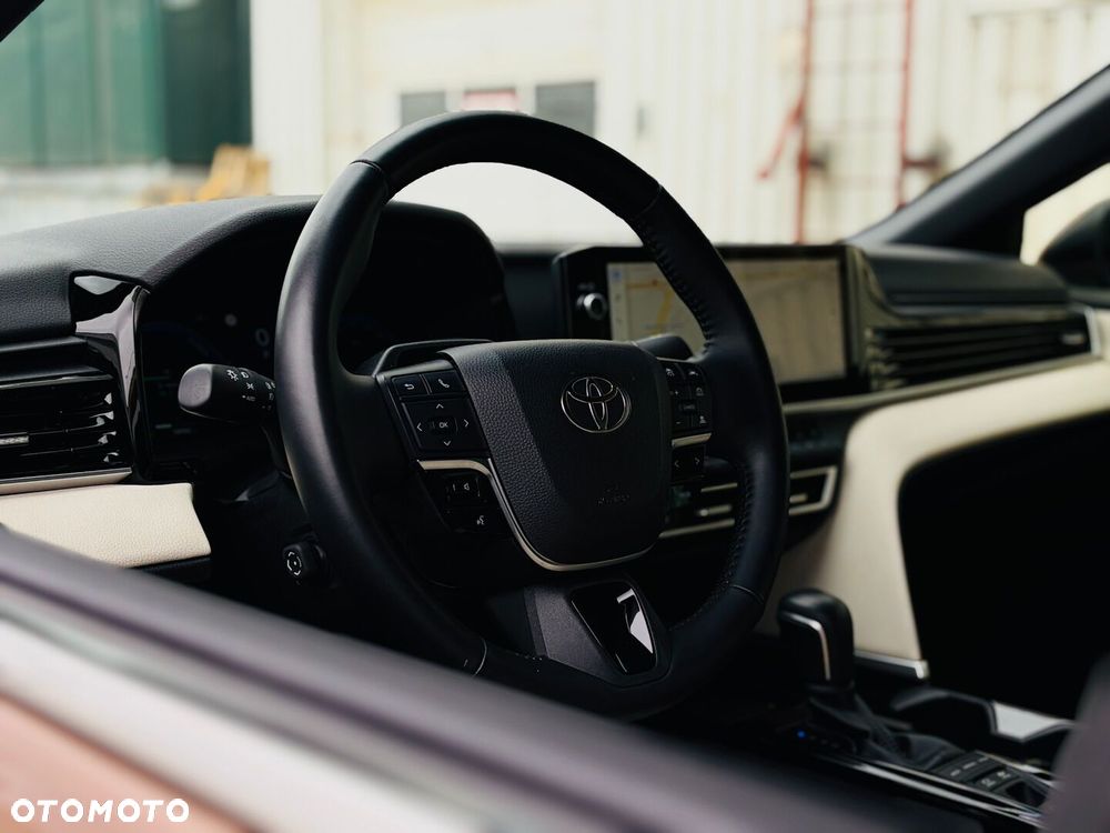 Toyota Camry - 25