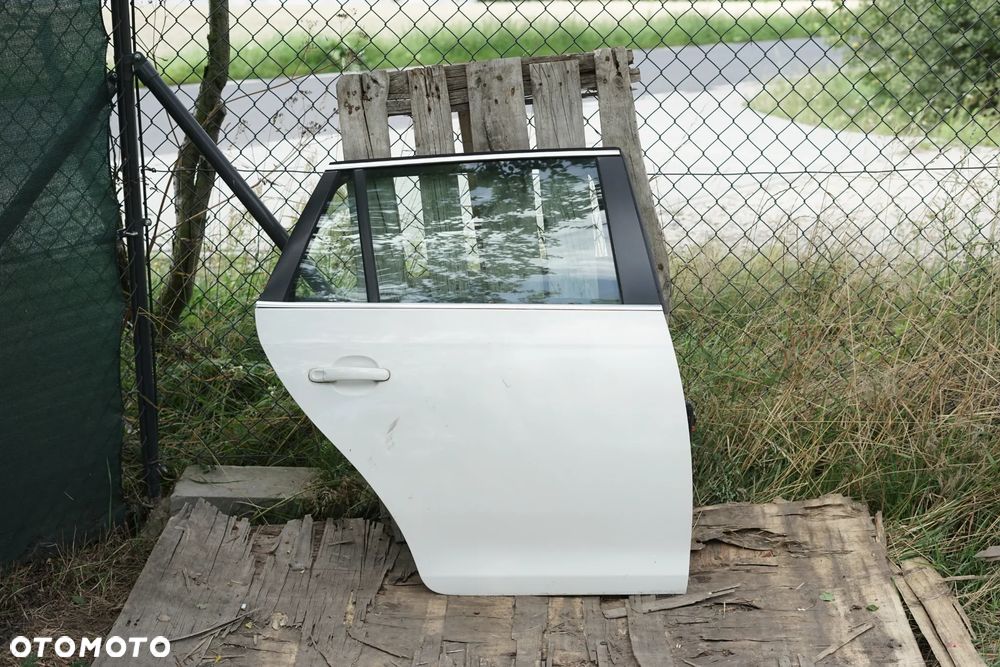 Drzwi tył tylne prawe Volkswagen Golf V Kombi LB9A - 1