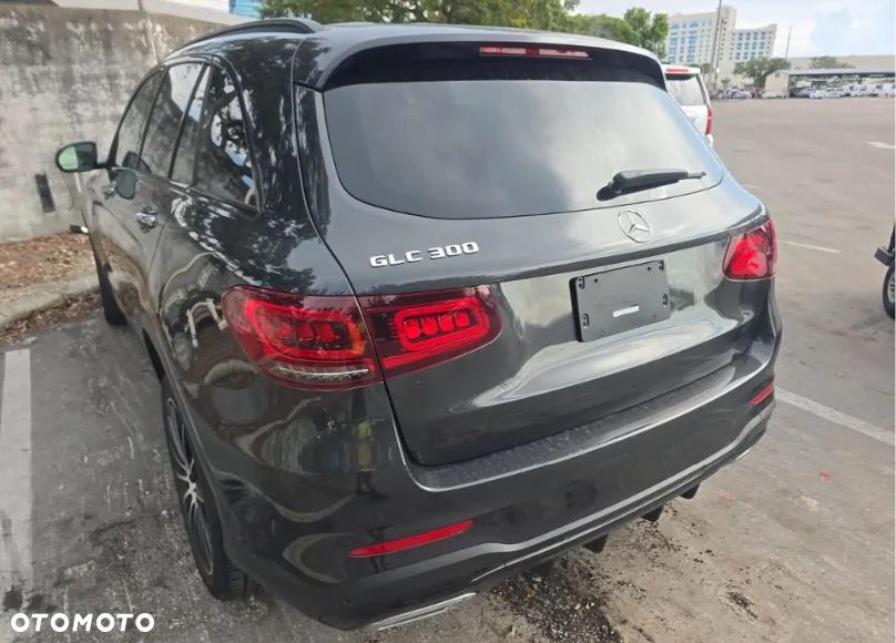 Mercedes-Benz GLC 300 4Matic 9G-TRONIC AMG Line - 5