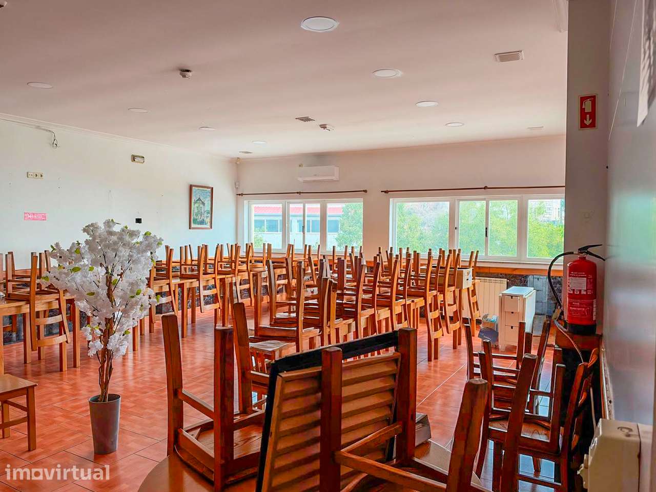 Oportunidade Única de Investimento – Imóvel com Restaurante Equipado - Grande imagem: 5/25