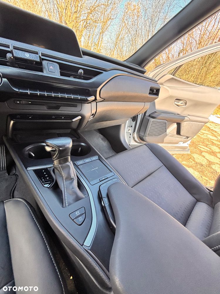 Lexus UX - 8