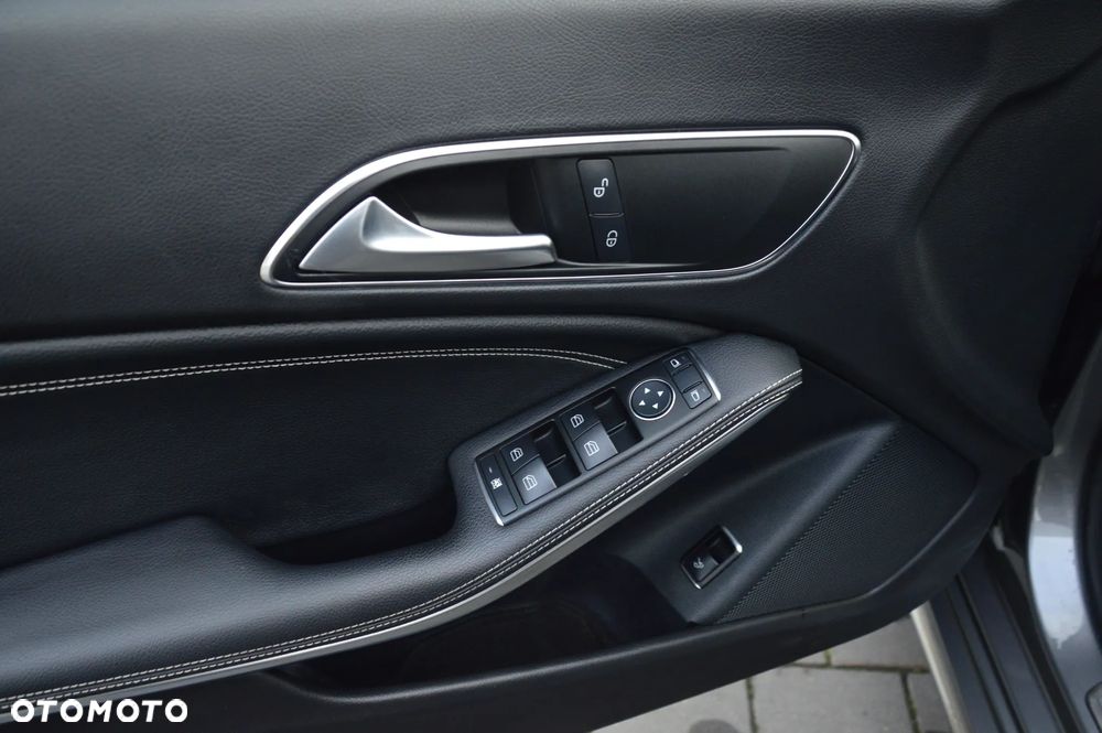 Mercedes-Benz CLA 200 Urban - 26