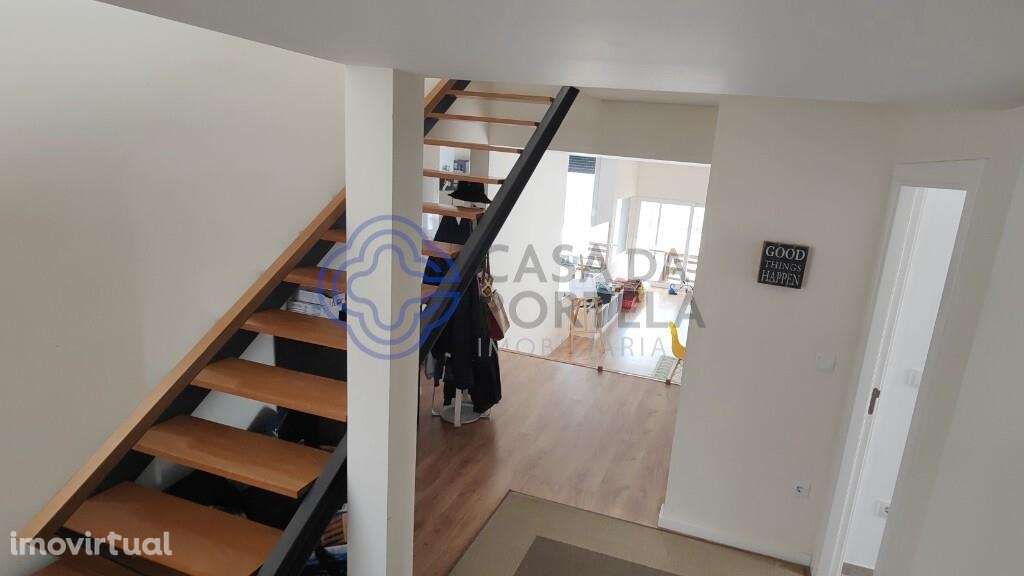 Excelente Moradia Em Geminada, com muito Espaço e Luz. - Grande imagem: 2/35