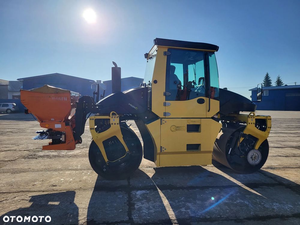 Bomag BW 154 AP 4 AM + rozsypywacz grysu z Niemiec - 7
