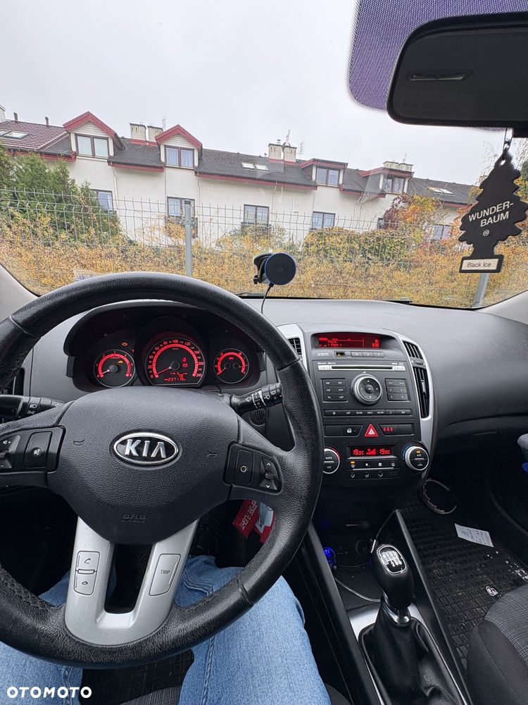 Kia Ceed - 8