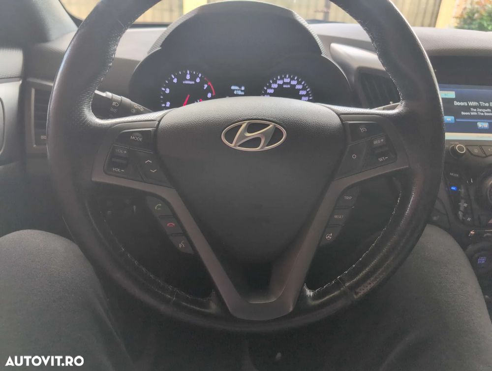 Hyundai Veloster - 11