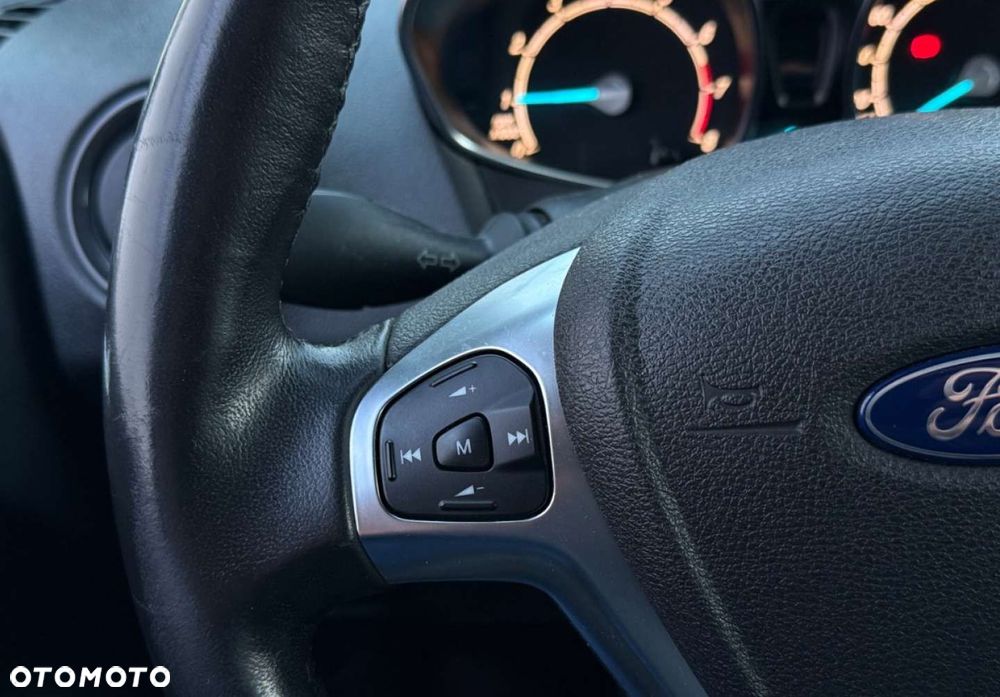 Ford Tourneo Courier - 24