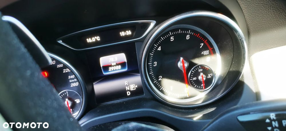 Mercedes-Benz CLA 220 4-Matic - 8