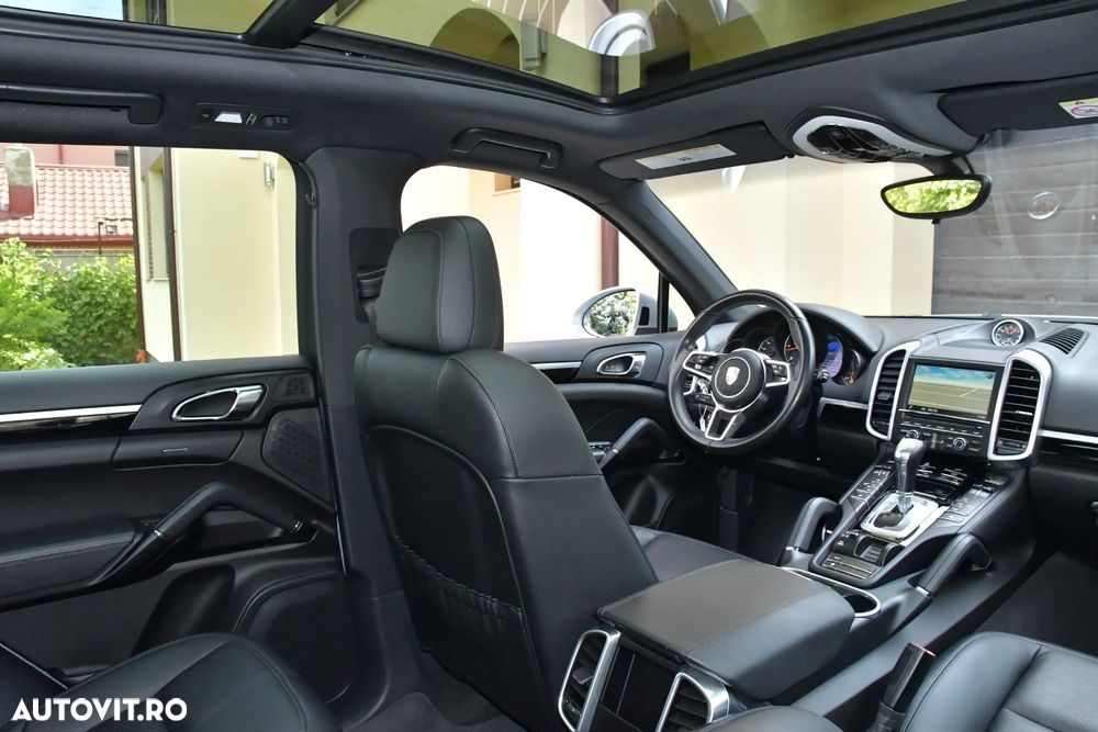 Porsche Cayenne - 26
