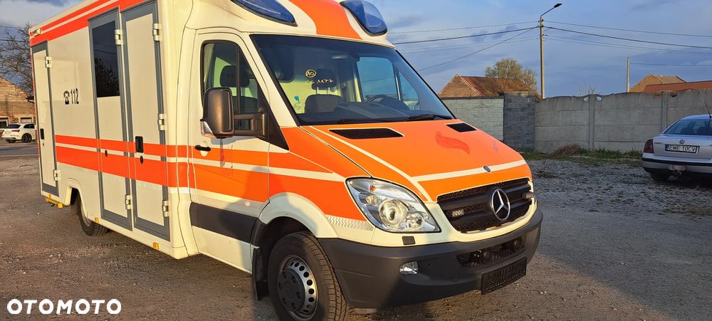 Mercedes-Benz 519 - 1