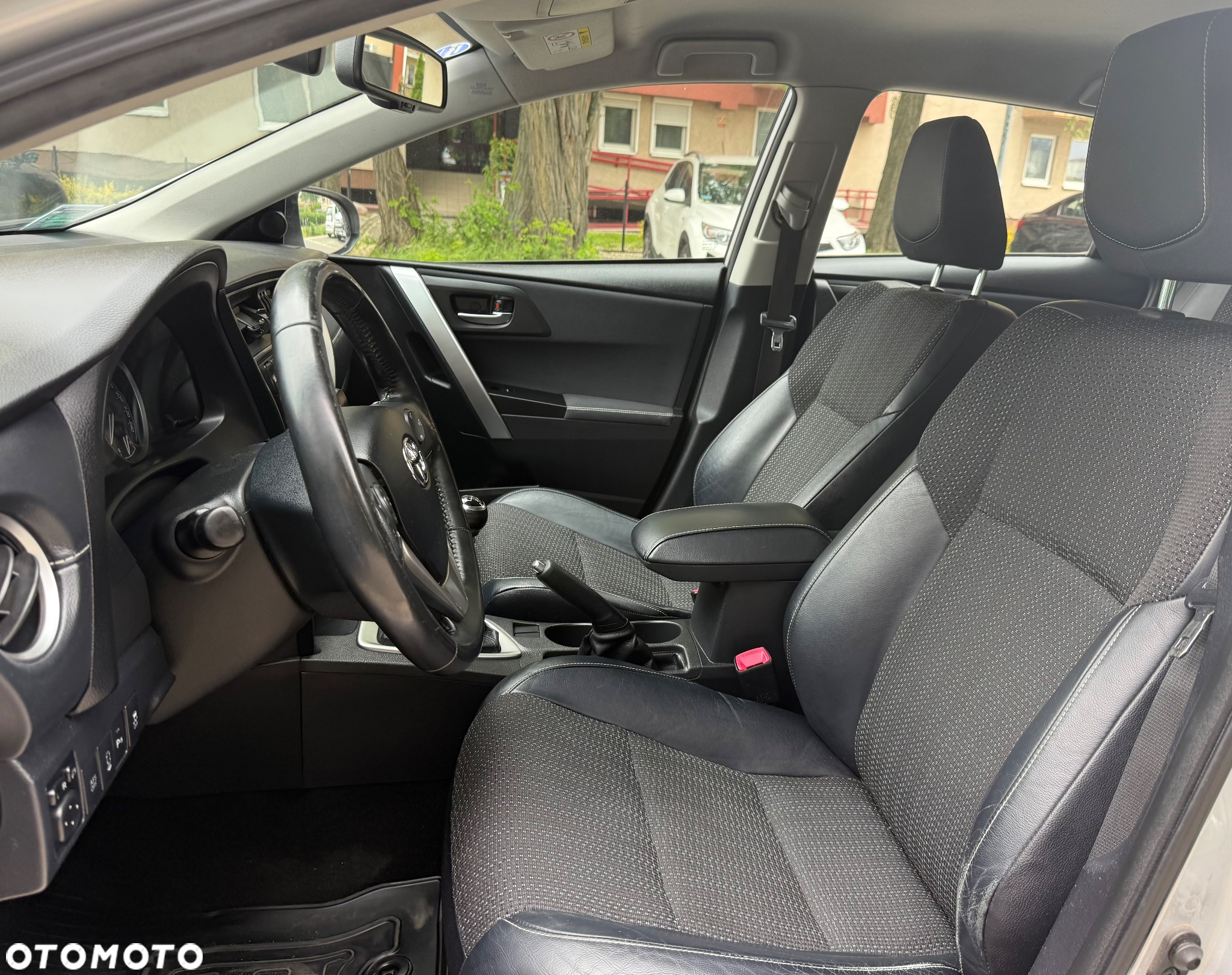 Toyota Auris 1.6 Prestige - 12
