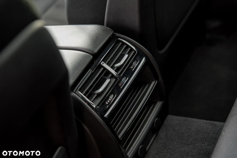 BMW Seria 5 525d - 35