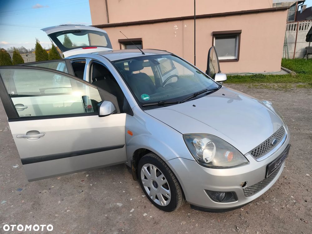 Ford Fiesta 1.3 Ghia - 22