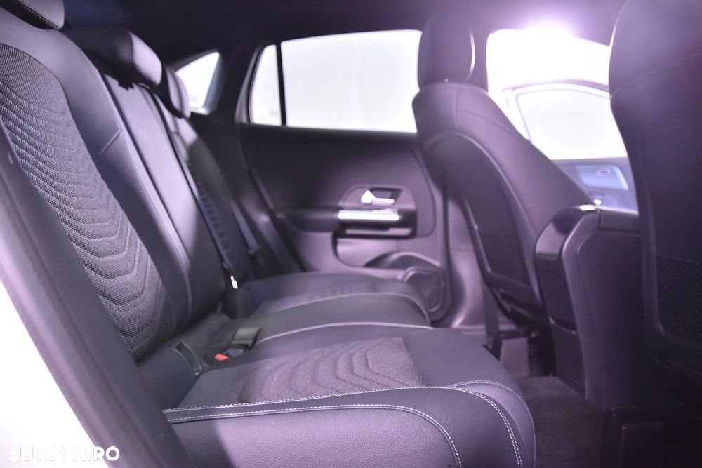 Mercedes-Benz GLA 180 d 8G-DCT - 13