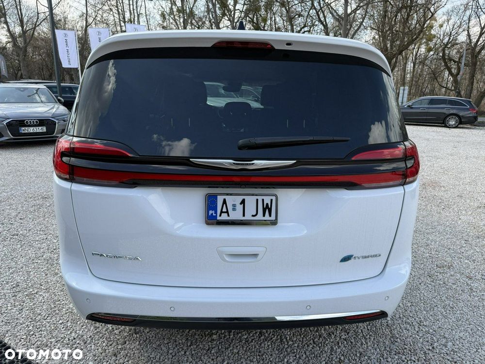 Chrysler Pacifica - 30