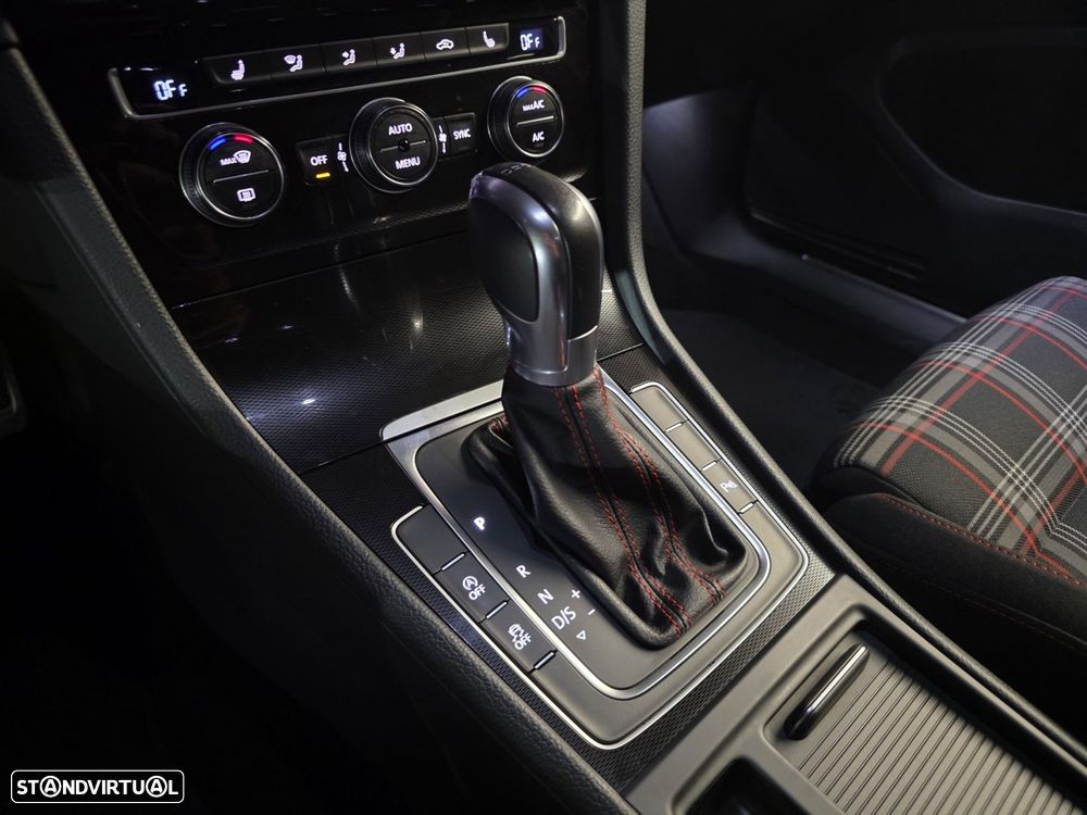 VW Golf 2.0 TSi GTi DSG - 18