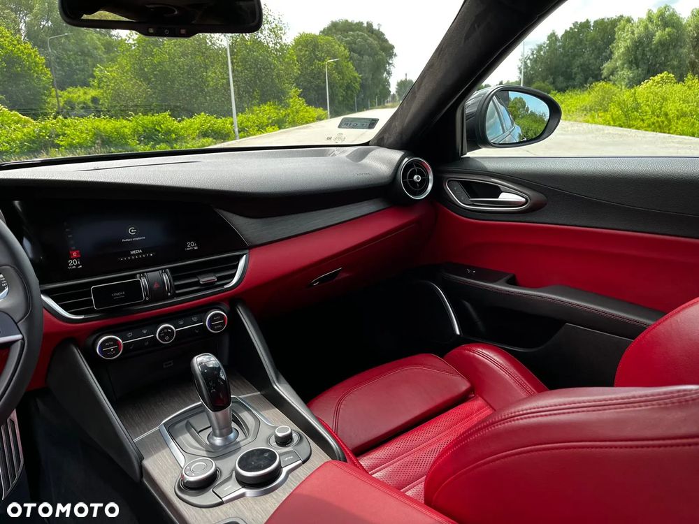 Alfa Romeo Giulia 2.0 Turbo 16V AT8 Veloce Ti - 12