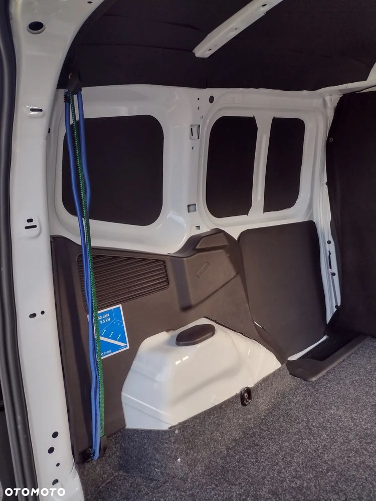 Ford Transit Courier - 15