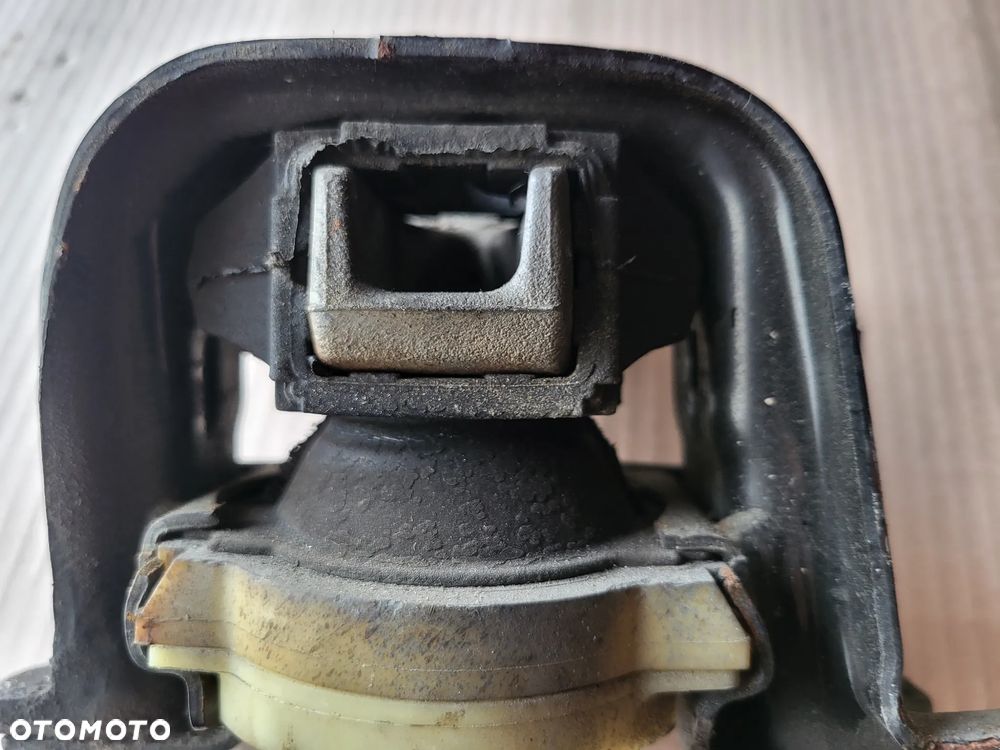 Łapa poduszka silnika Peugeot 208 1.6 BLUEHDI - 3