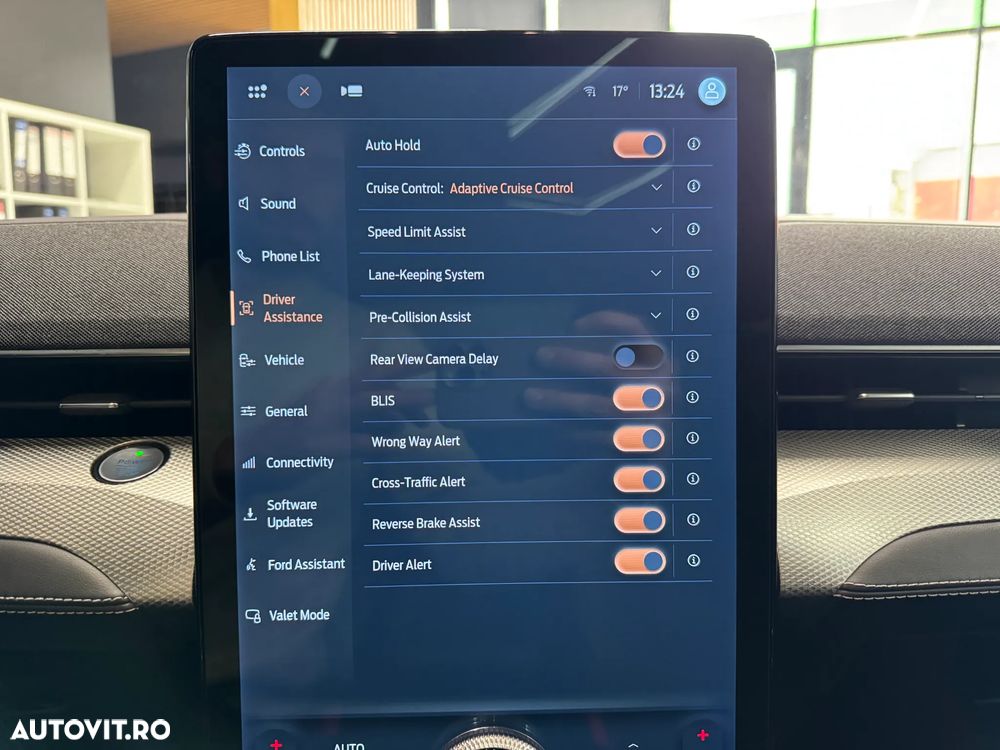 Ford Mustang Mach-E - 18