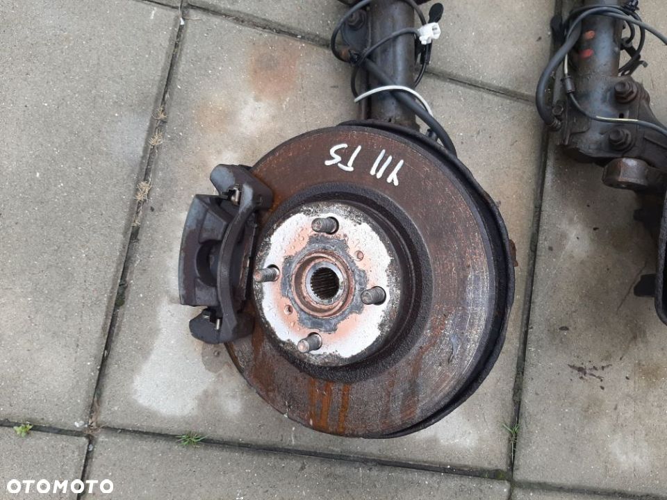 MCPERSON ZWROTNICA PRAWY LEWY PRZÓD TOYOTA YARIS II 1.8 TS - 2