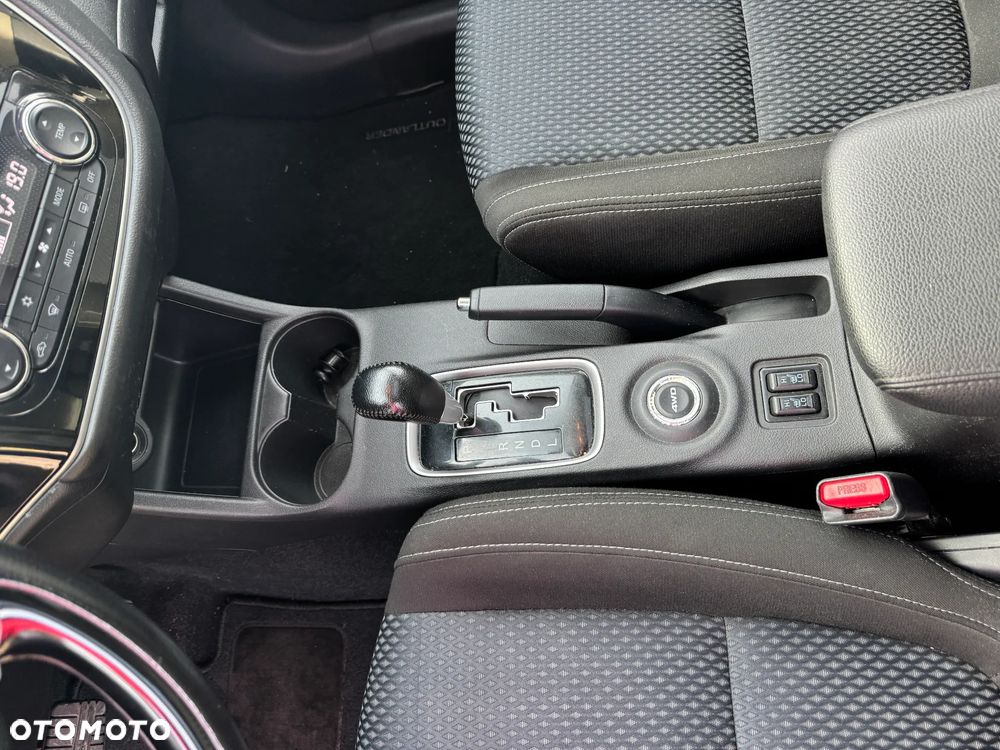 Mitsubishi Outlander 2.4 4WD CVT Instyle - 15