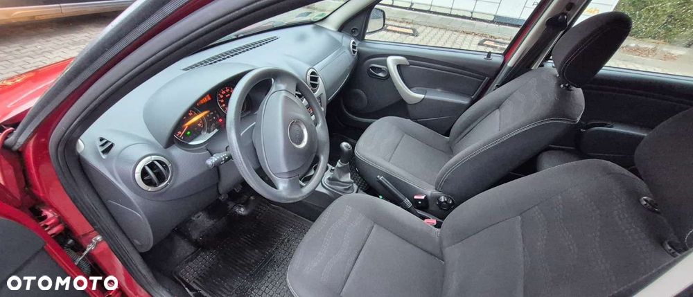 Dacia Sandero Stepway 1.6 - 9