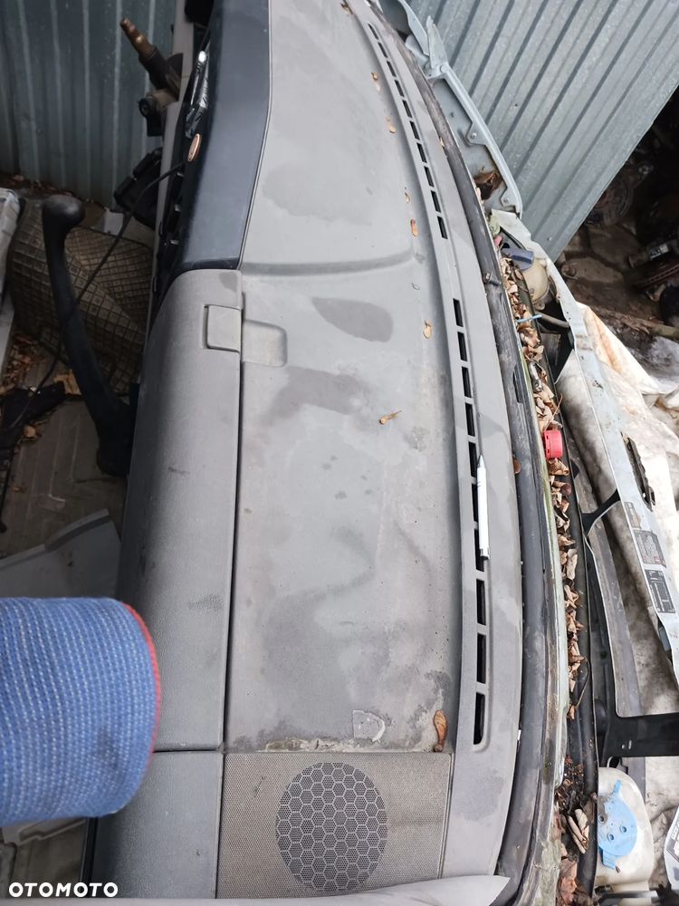 Volkswagen LT 28 35 45 Deska rodzielcza konsola kokpit osłona zegarów tunel środkowy kratki nawiewu - 3