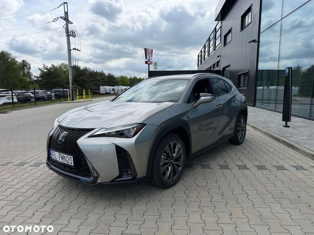 Lexus UX 300h F Sport Design - 4