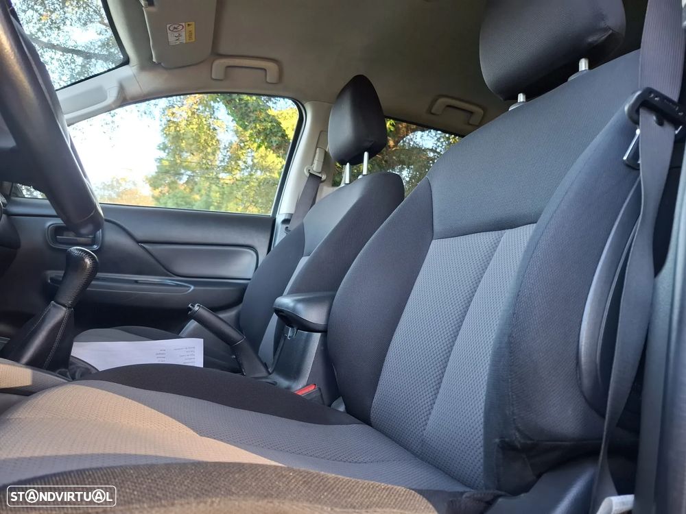 Mitsubishi L200 2.3 DI-D CD Invite 4WD - 29