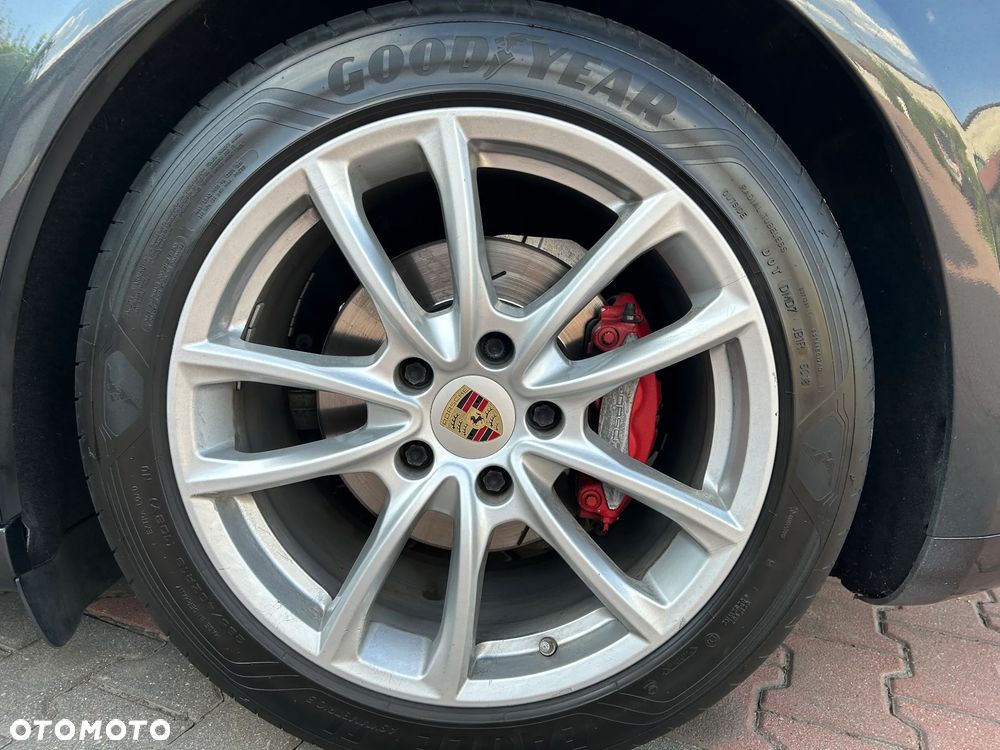 Porsche Panamera 4 - 22