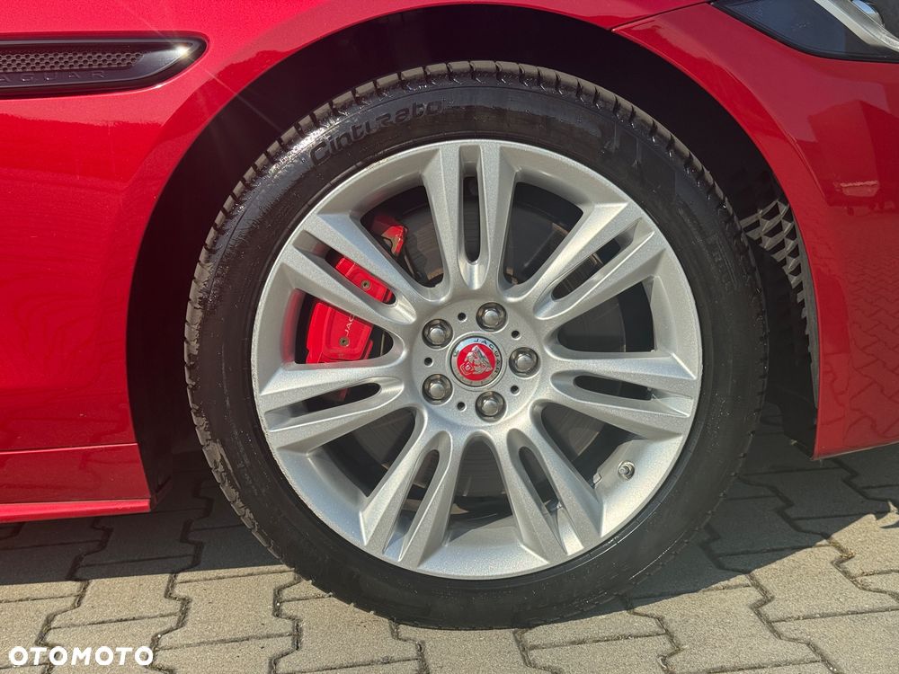 Jaguar XE 2.0 P300 AWD R-Dynamic SE - 12