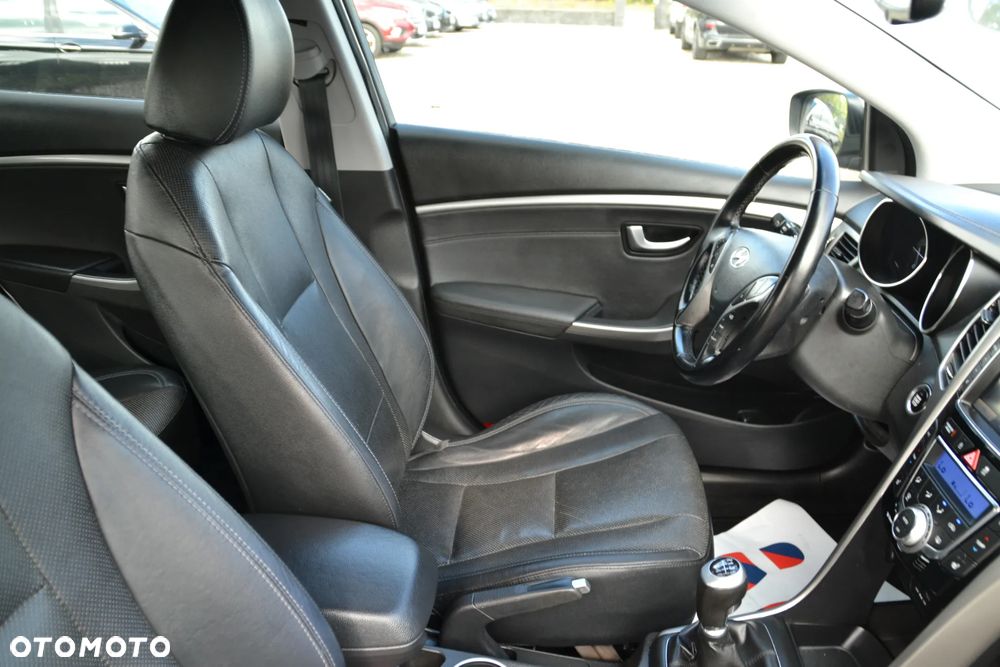Hyundai i30 i30cw 1.6 Fifa World Cup Edition - 27