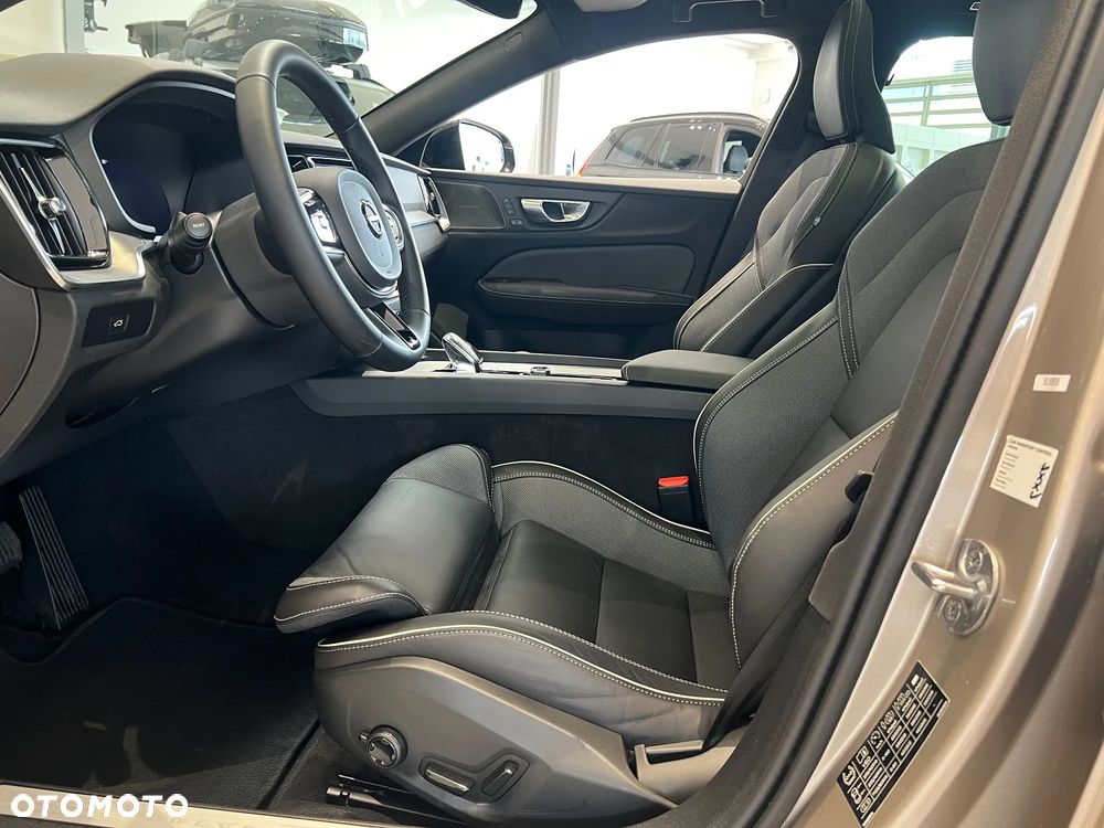 Volvo V60 B4 B Ultimate Dark - 22