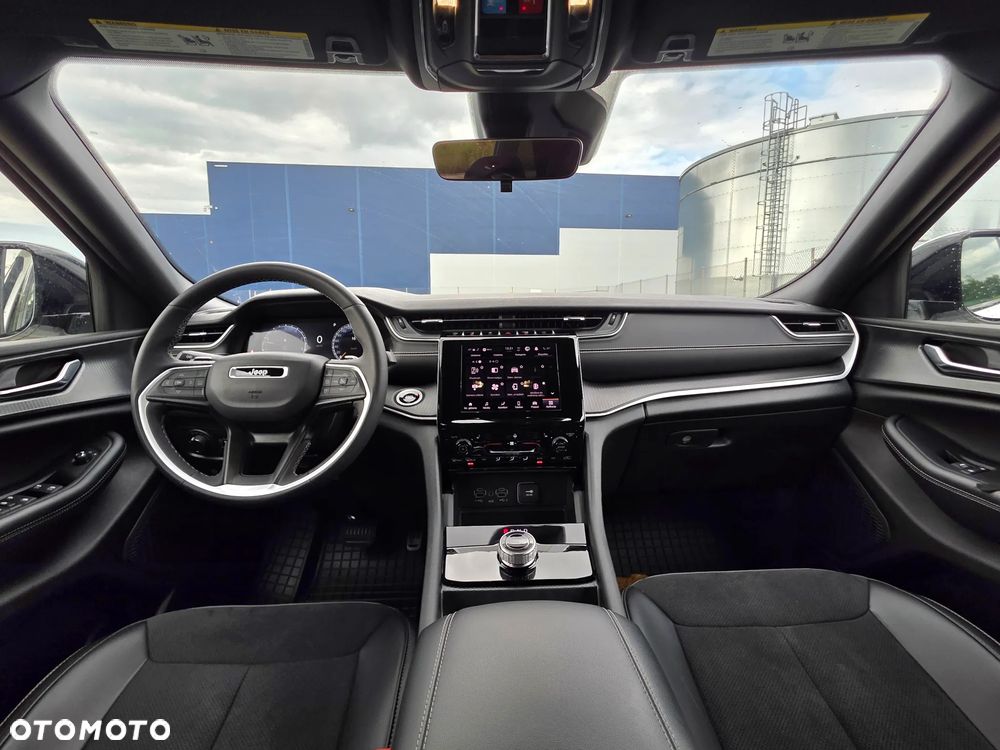 Jeep Grand Cherokee - 27