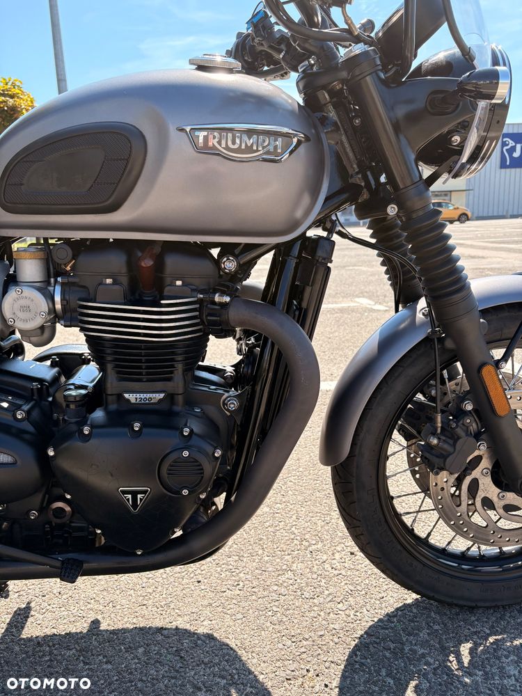 Triumph Bonneville - 11