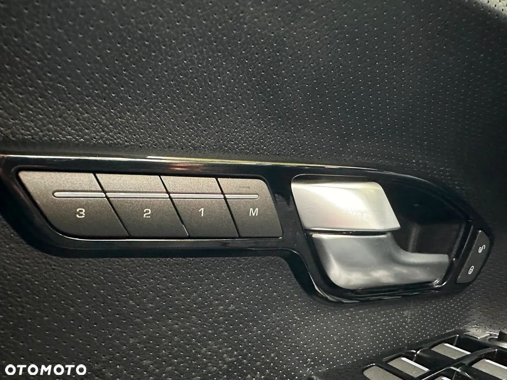 Land Rover Range Rover Evoque - 21