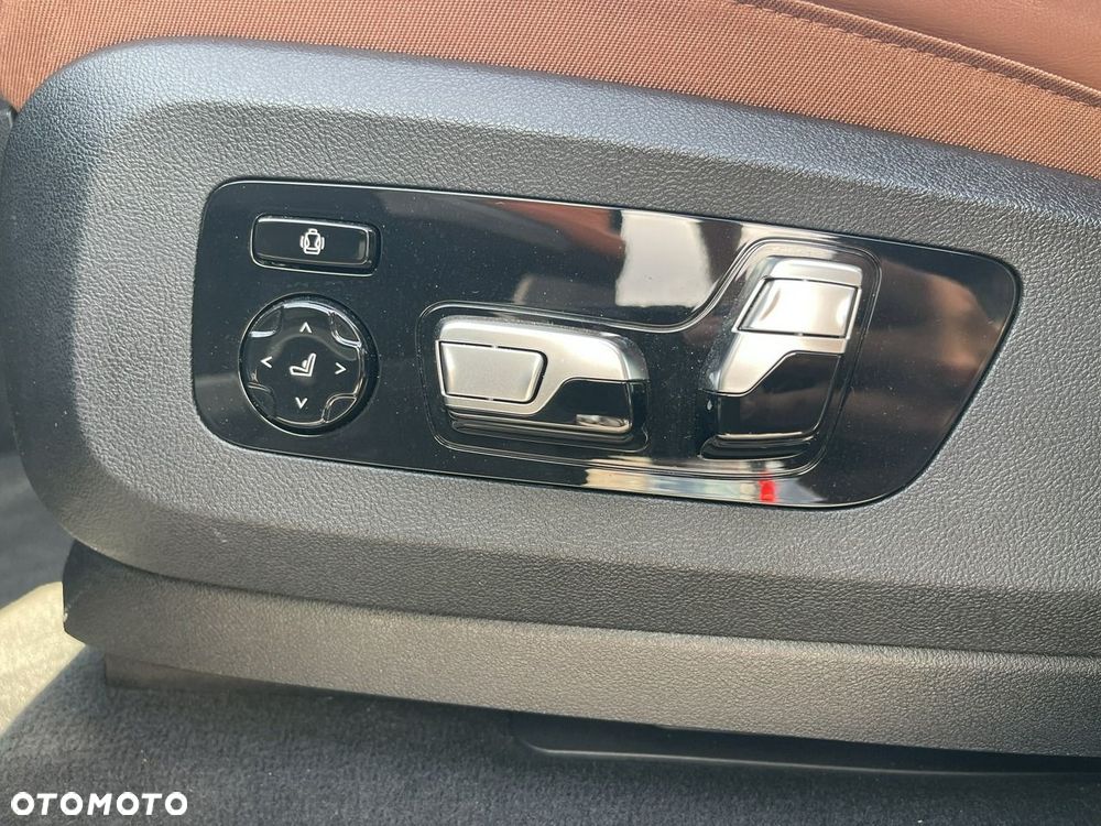 BMW X5 M M50i - 20