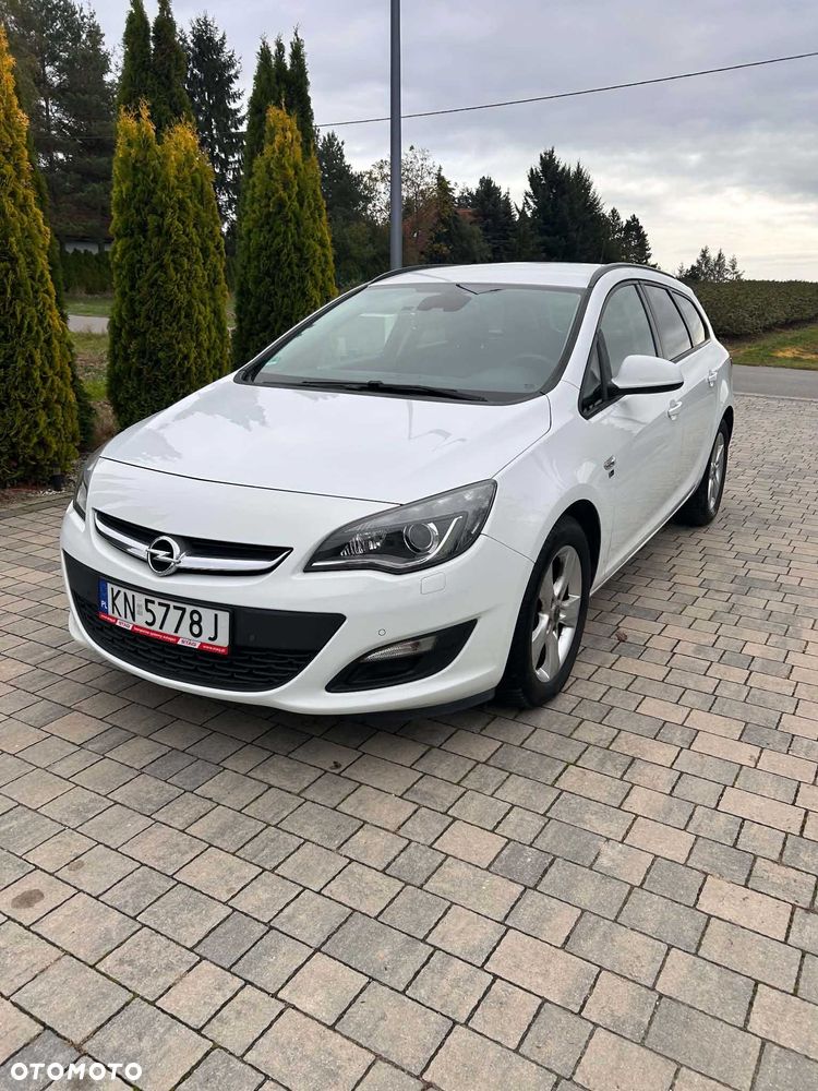 Opel Astra 2012 photo 2