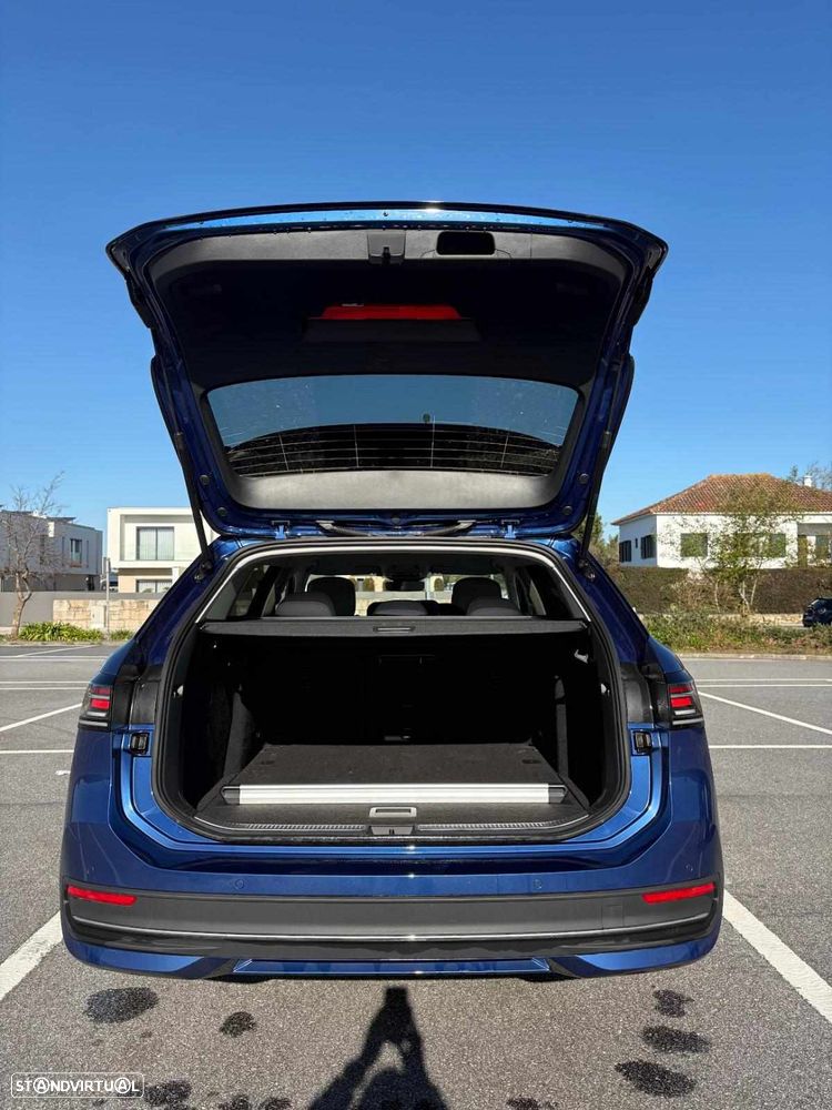 VW Passat Variant 1.5 eTSI Business DSG - 15