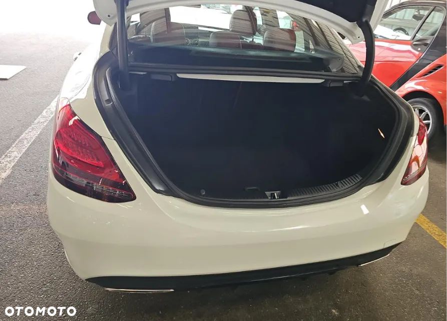 Mercedes-Benz Klasa C 300 4Matic 9G-TRONIC AMG Line - 12