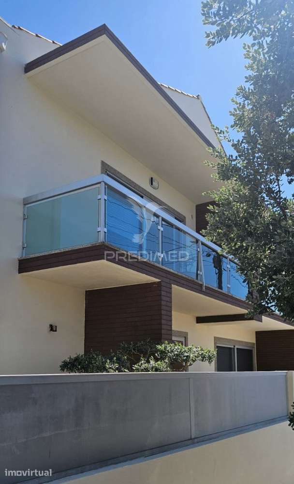 Moradia T3 com Sótão Habitável, Garagem para 3 Carros e Pátio com C... - Grande imagem: 5/16