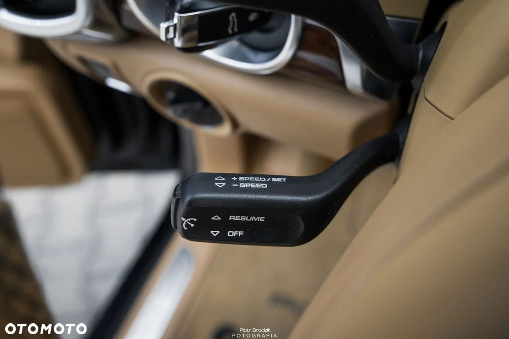 Porsche Cayenne - 23